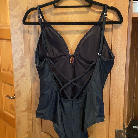 Design Lab bathing suit - Picture 2 of 3